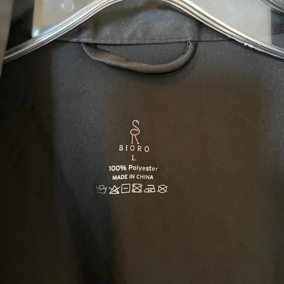 Black Robe w/ Pockets - Picture 4 of 8